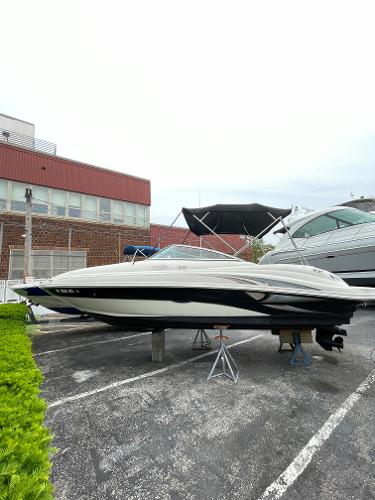 2004 Sea Ray 220 Sundeck