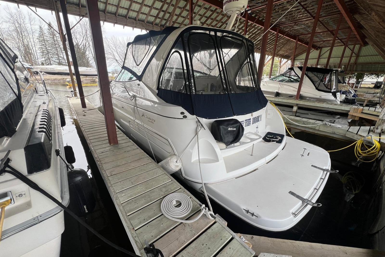 2000 Cruisers Yachts 3575 Esprit