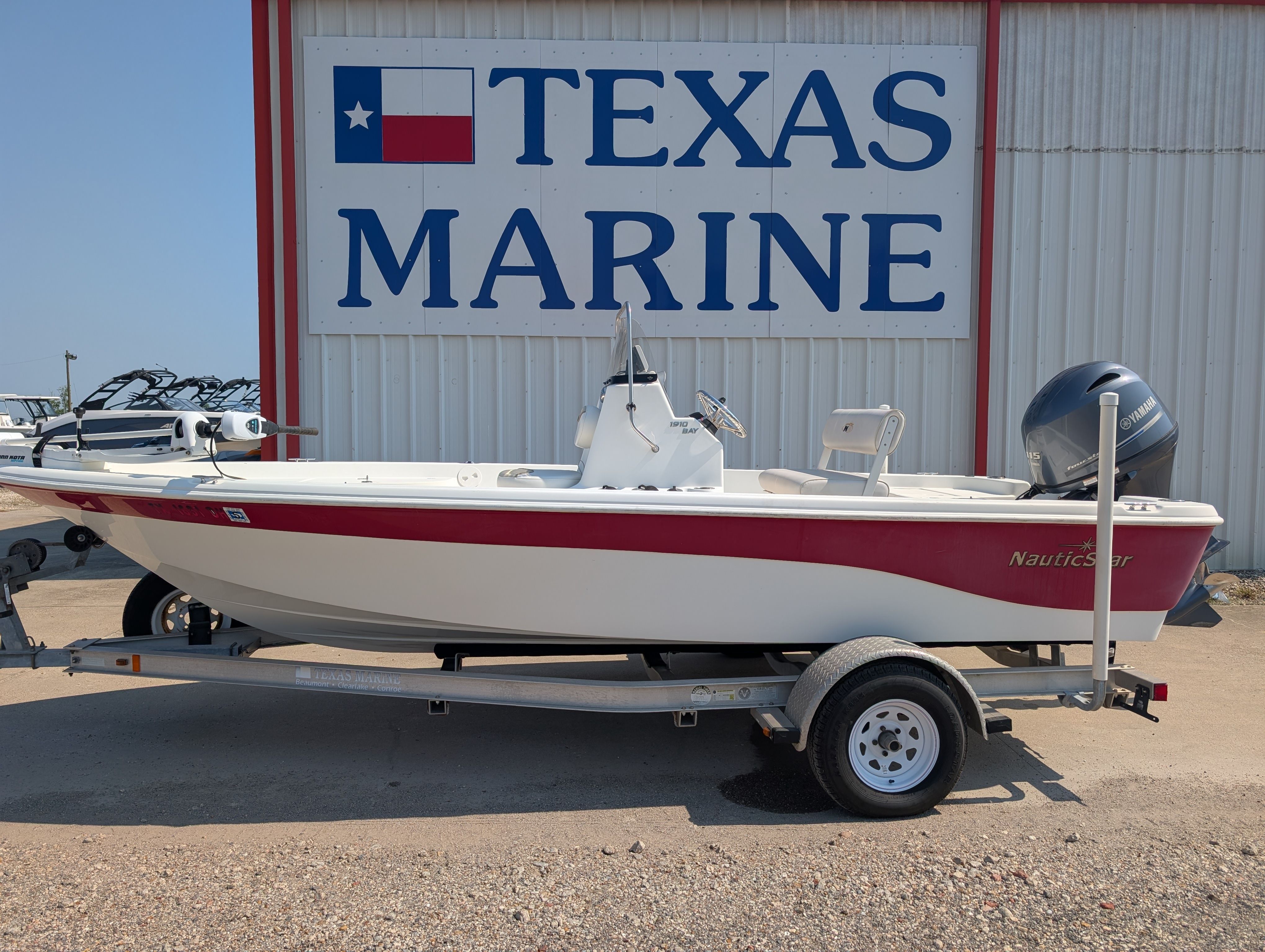 2015 NauticStar 1910