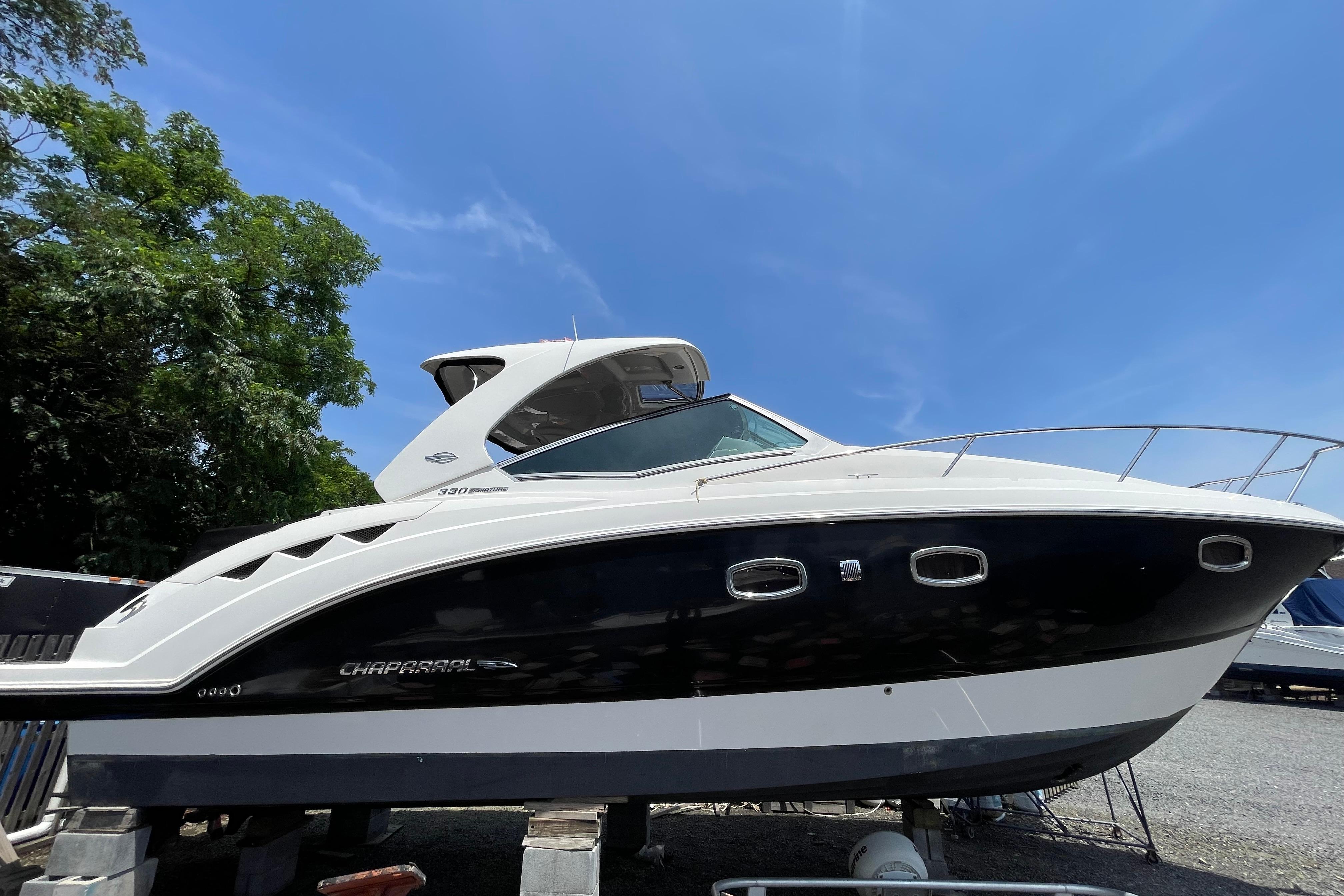 2011 Chaparral 330 Signature