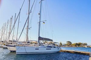Jeanneau 53 2015 Jeanneau 53 sailboat docked in a sunny marina.