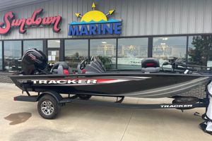 Tracker Pro Team 195 Tournament Edition 2025 Tracker Pro Team 195 Tournament Edition boat at Sundown Marine dealership.