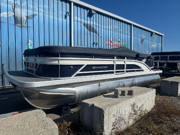 Bennington 22 SSRSR 2025 Bennington 22 SSRSR pontoon boat with cover, parked outdoors.
