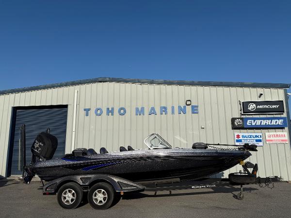 Ranger 212LS Reata 2017 Ranger 212LS Reatta boat at Toho Marine dealership, parked on a trailer.