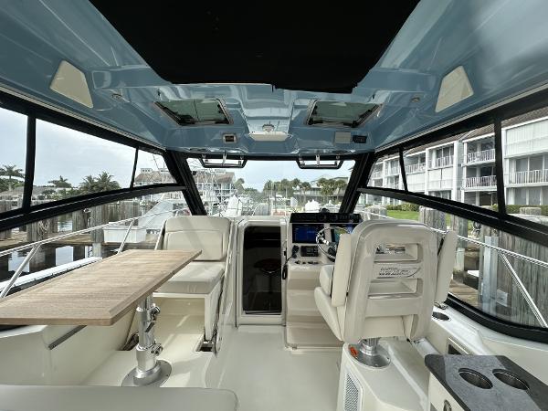 Boston Whaler 325 Conquest