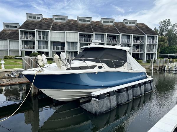 2021 Boston Whaler 325 Conquest