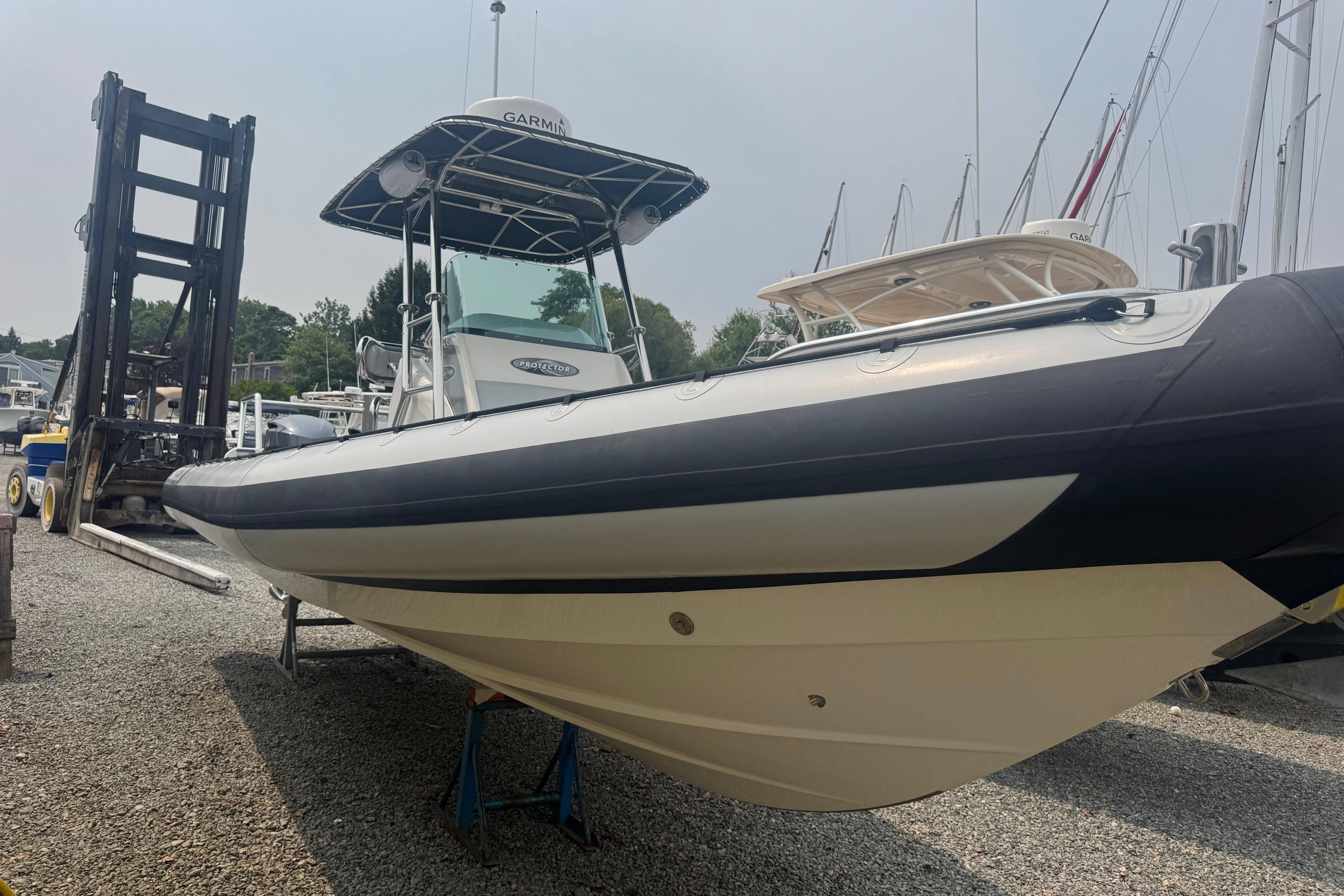2016 Protector 30 Center Console