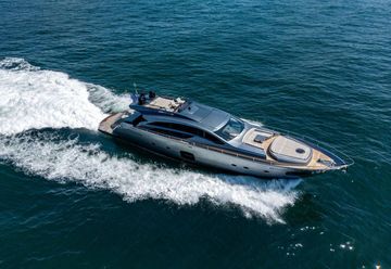 2019 Pershing 82