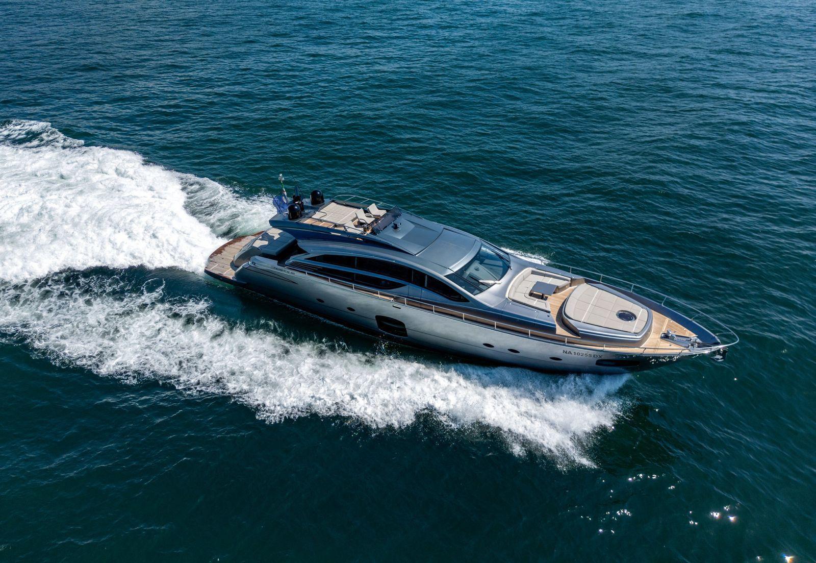 2019 Pershing 82