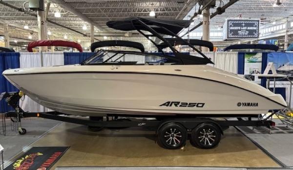 Yamaha Boats AR250 2025 Yamaha Boats AR250 displayed indoors on a trailer.