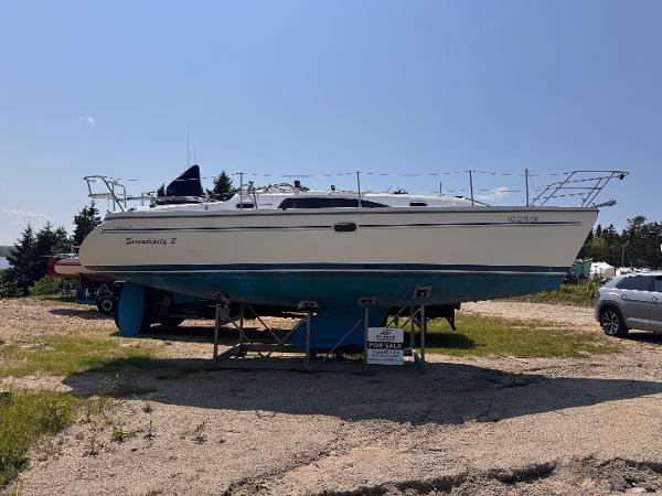 Catalina 309 Catalina 309 sailboat from 2007 on land, displayed for sale.