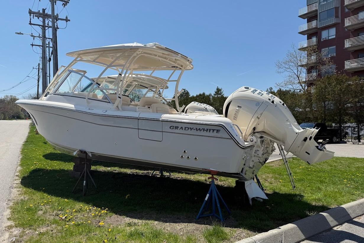 Grady-White Freedom 285 2025 Grady-White Freedom 285 boat on stands, parked near a building.
