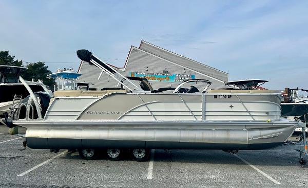 Berkshire 23RFX STS 2.75 2024 Berkshire 23RFX STS 2.75 pontoon boat parked in a marina.