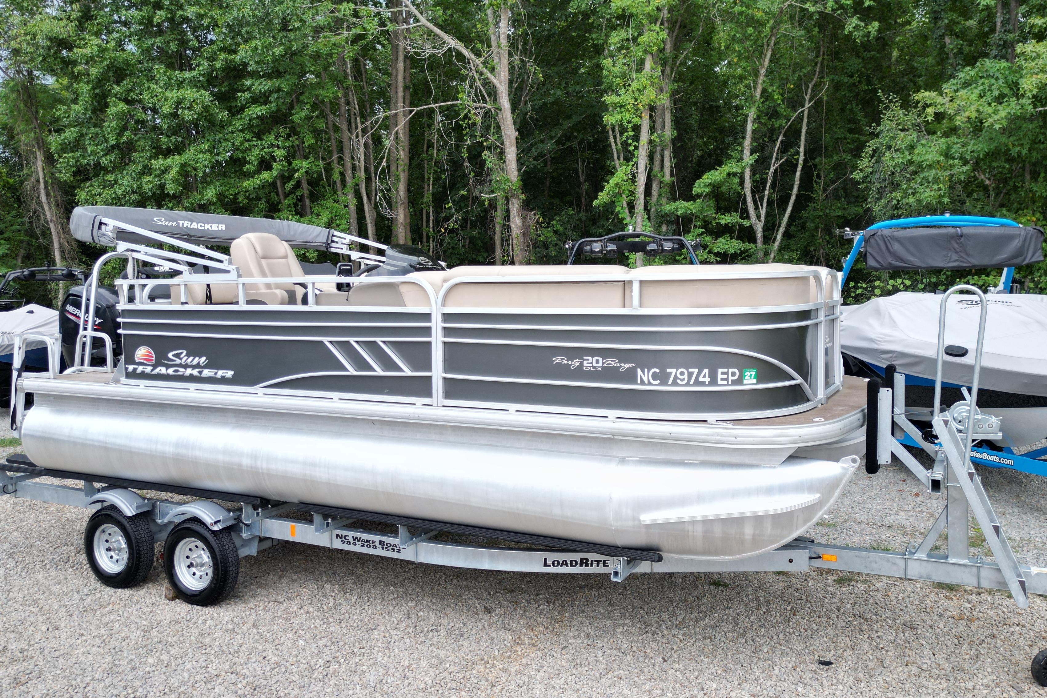 2020 Sun Tracker Party Barge 20 DLX