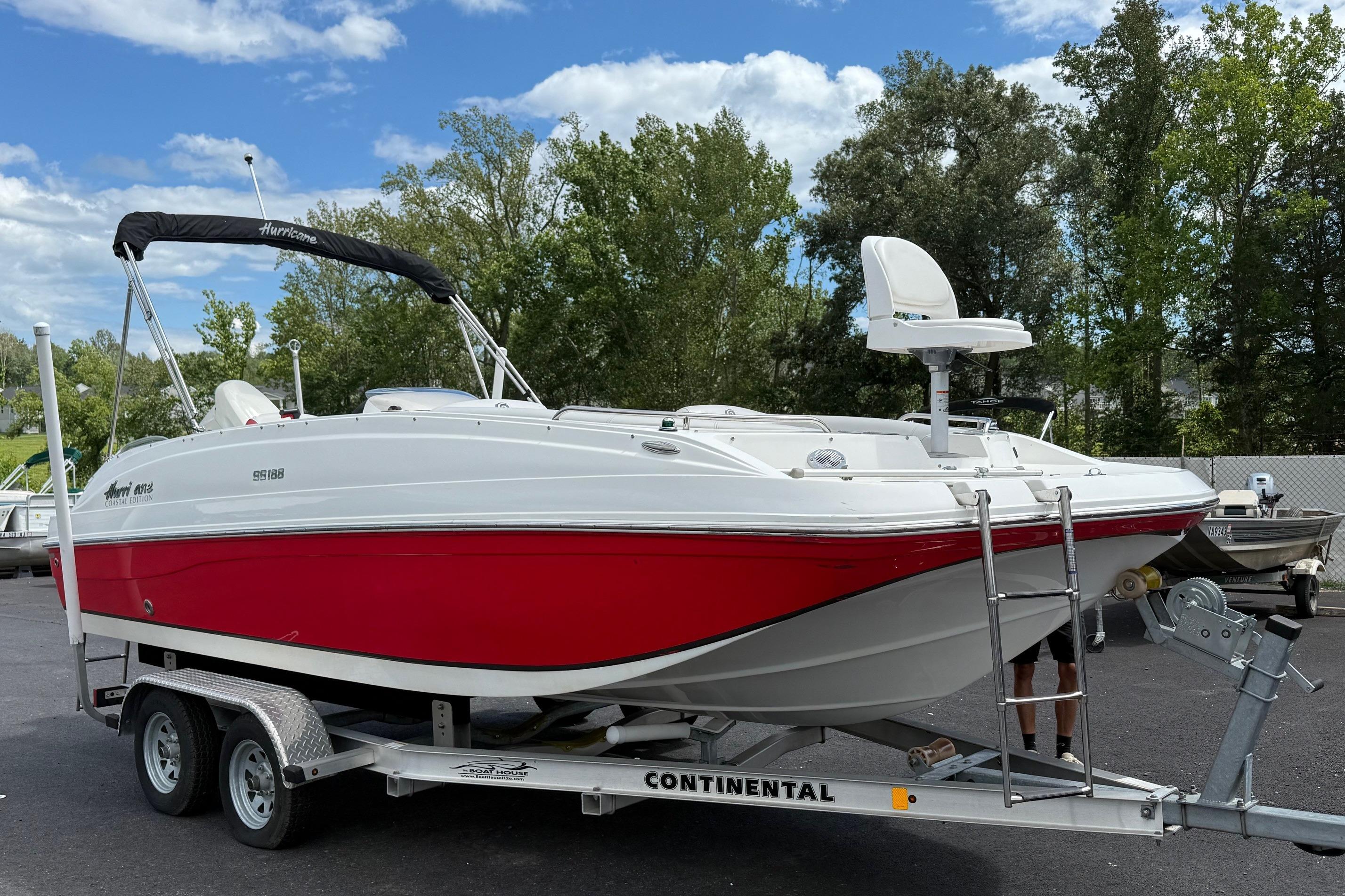 2019 Hurricane SunDeck Sport 188 OB