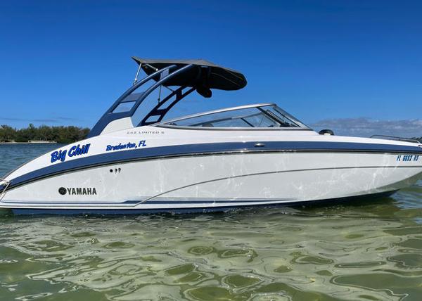 2018 Yamaha Boats 242 Limited S