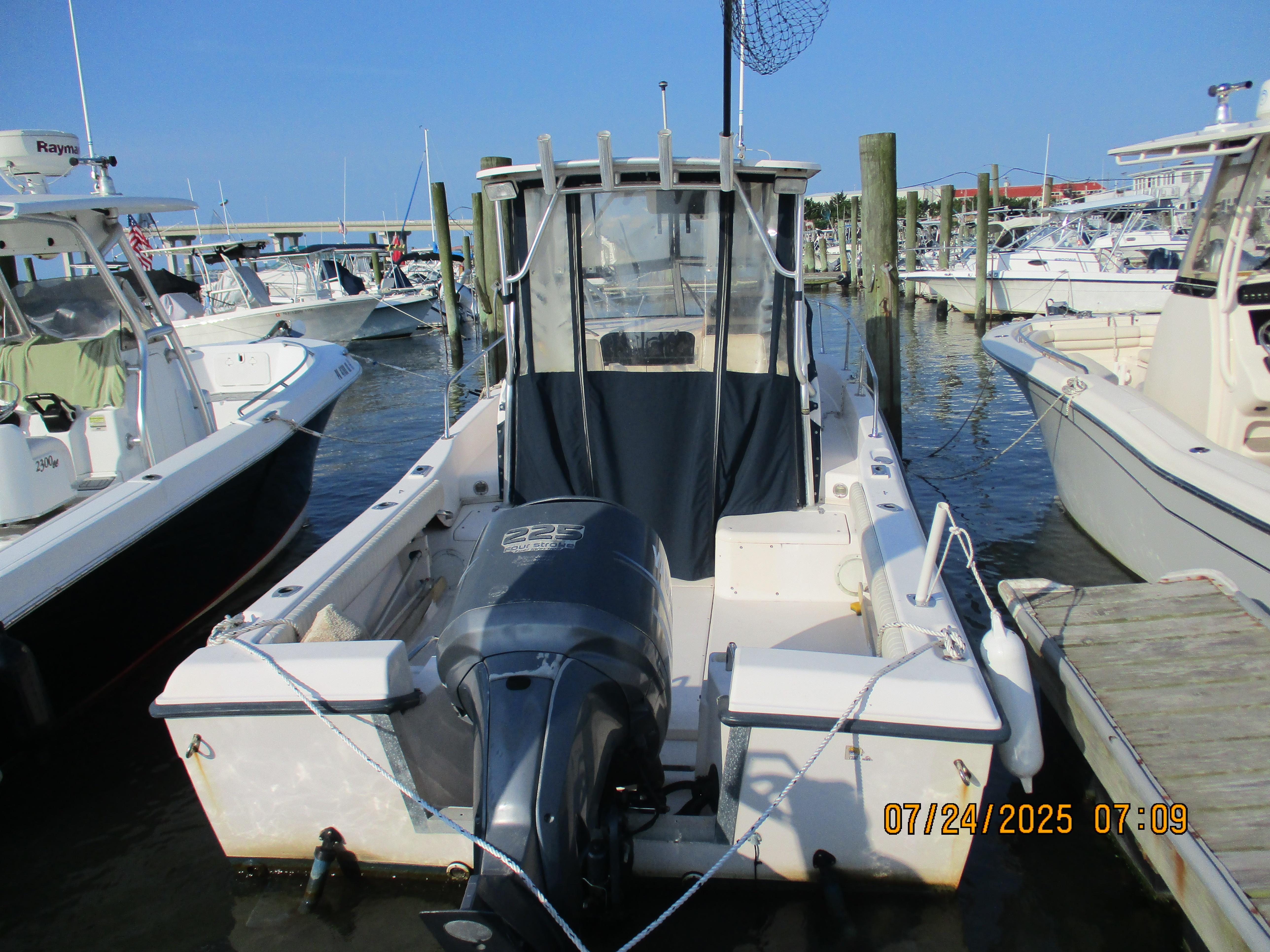 1998 Grady-White 226 Seafarer WA
