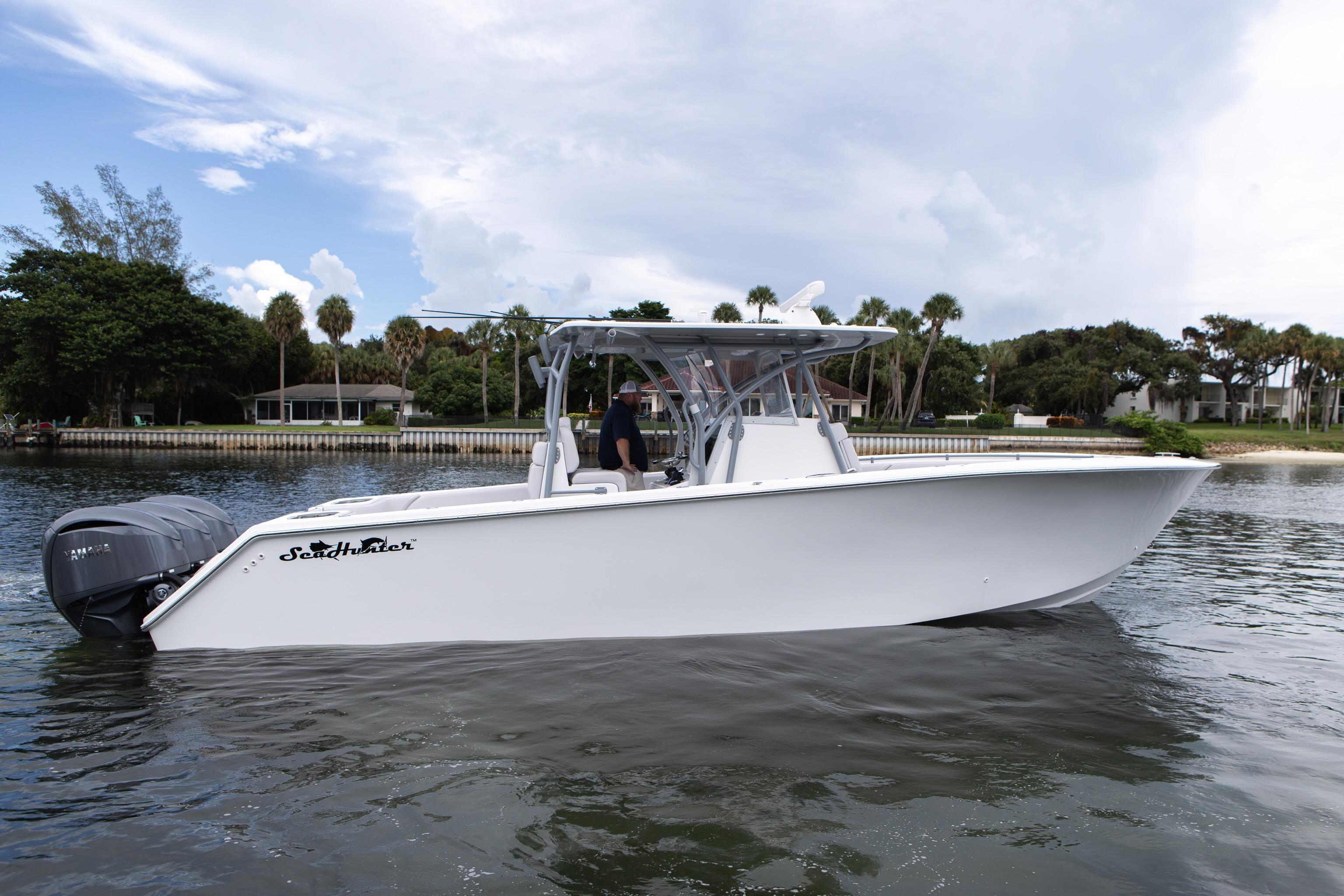 SeaHunter 33 Tournament 2024 SeaHunter 33 Tournament boat on calm water, showcasing sleek design and powerful engines.