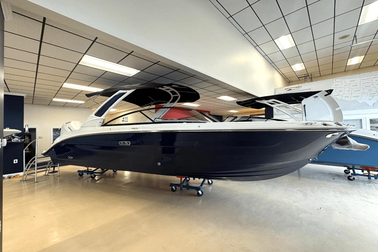 2025 Sea Ray SDX 270 Outboard