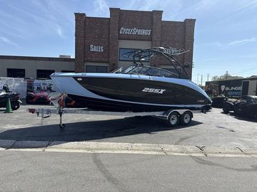 2025 Yamaha Boats 255XD-POWDER BLUE-GALVANI