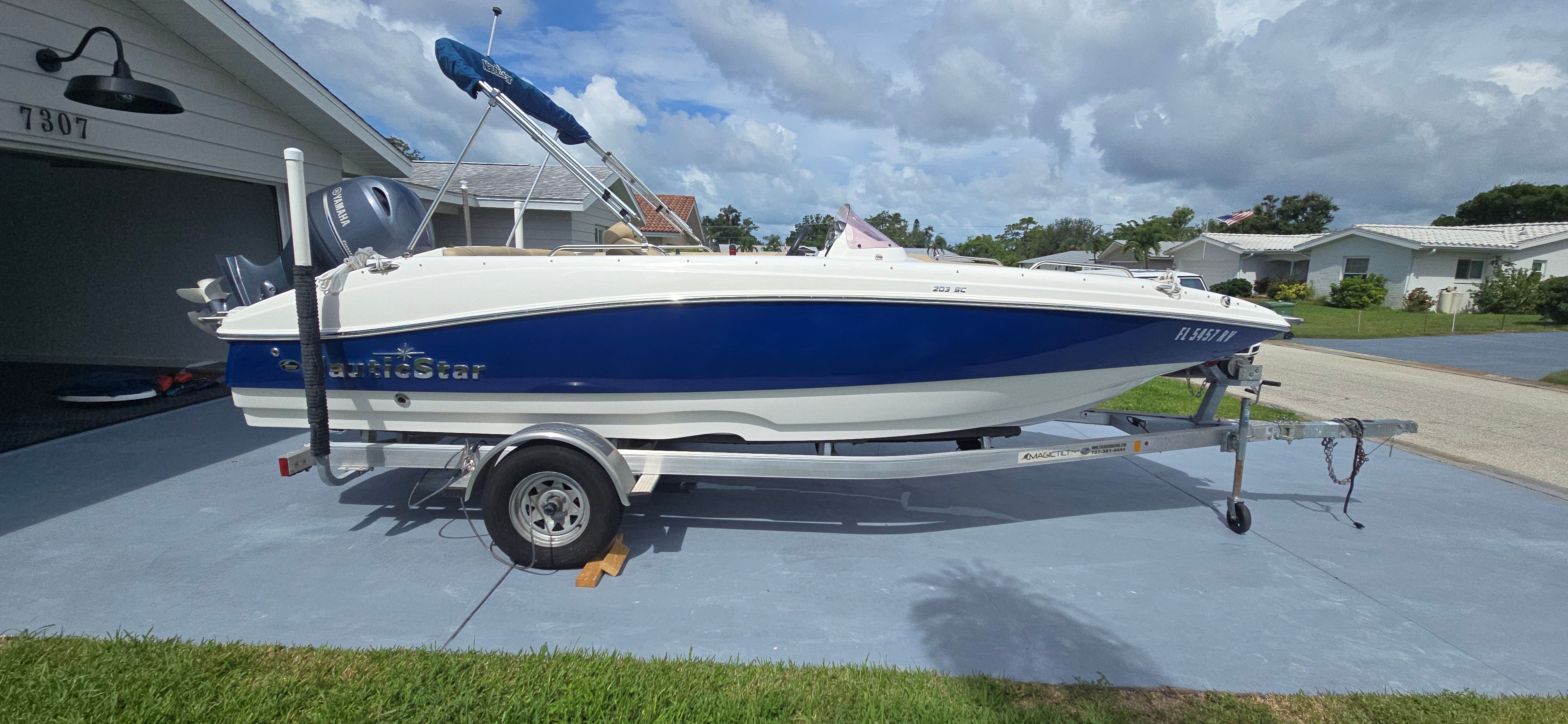 2019 NauticStar 203SC Sport Deck