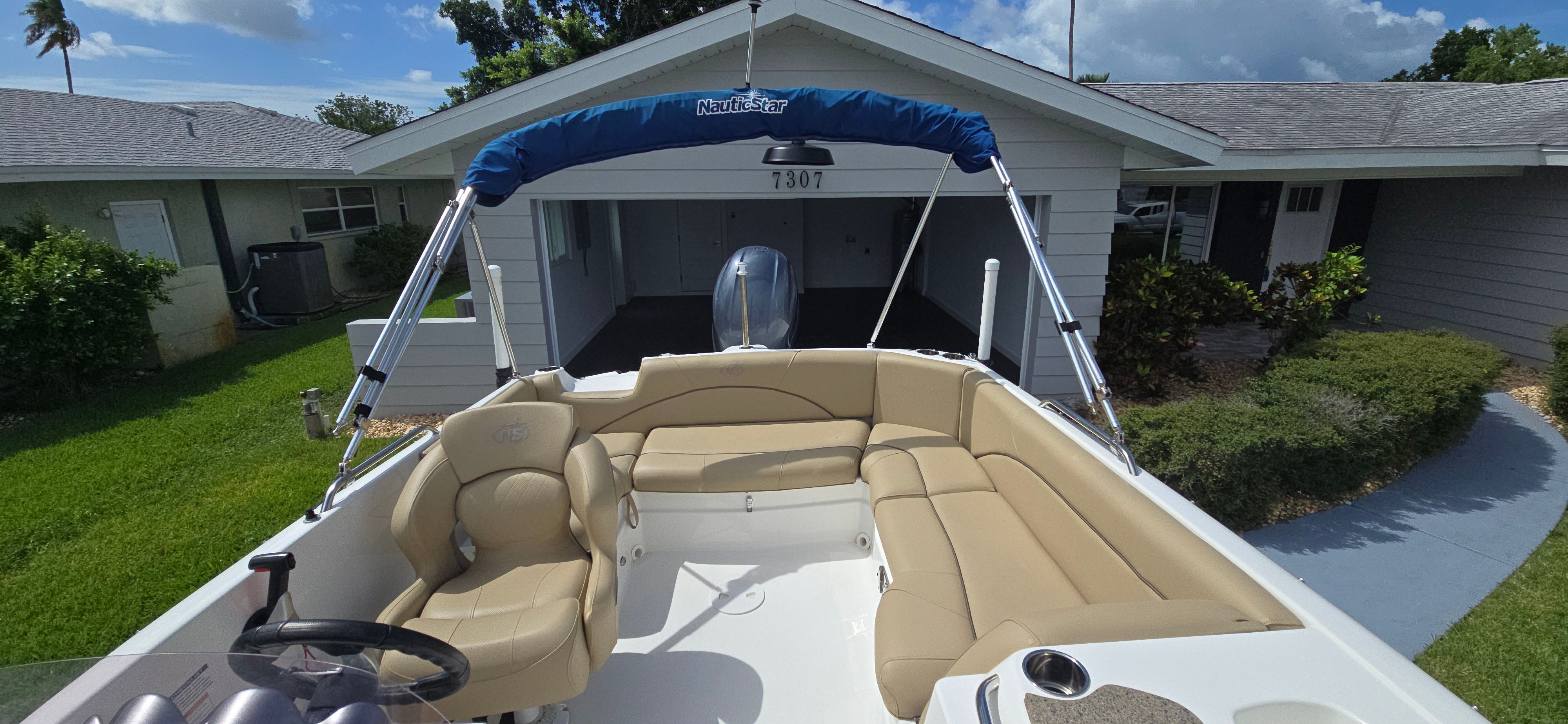 2019 NauticStar 203SC Sport Deck