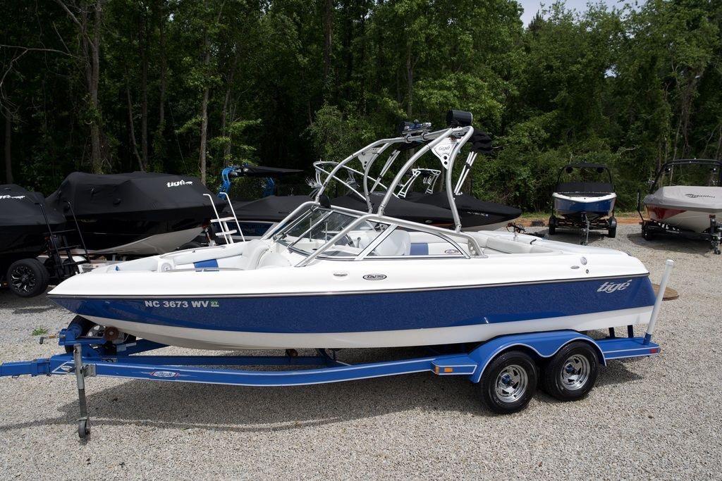 Tigé 22V Riders Edition 2003 Tigé 22V Riders Edition boat on trailer, parked outdoors.