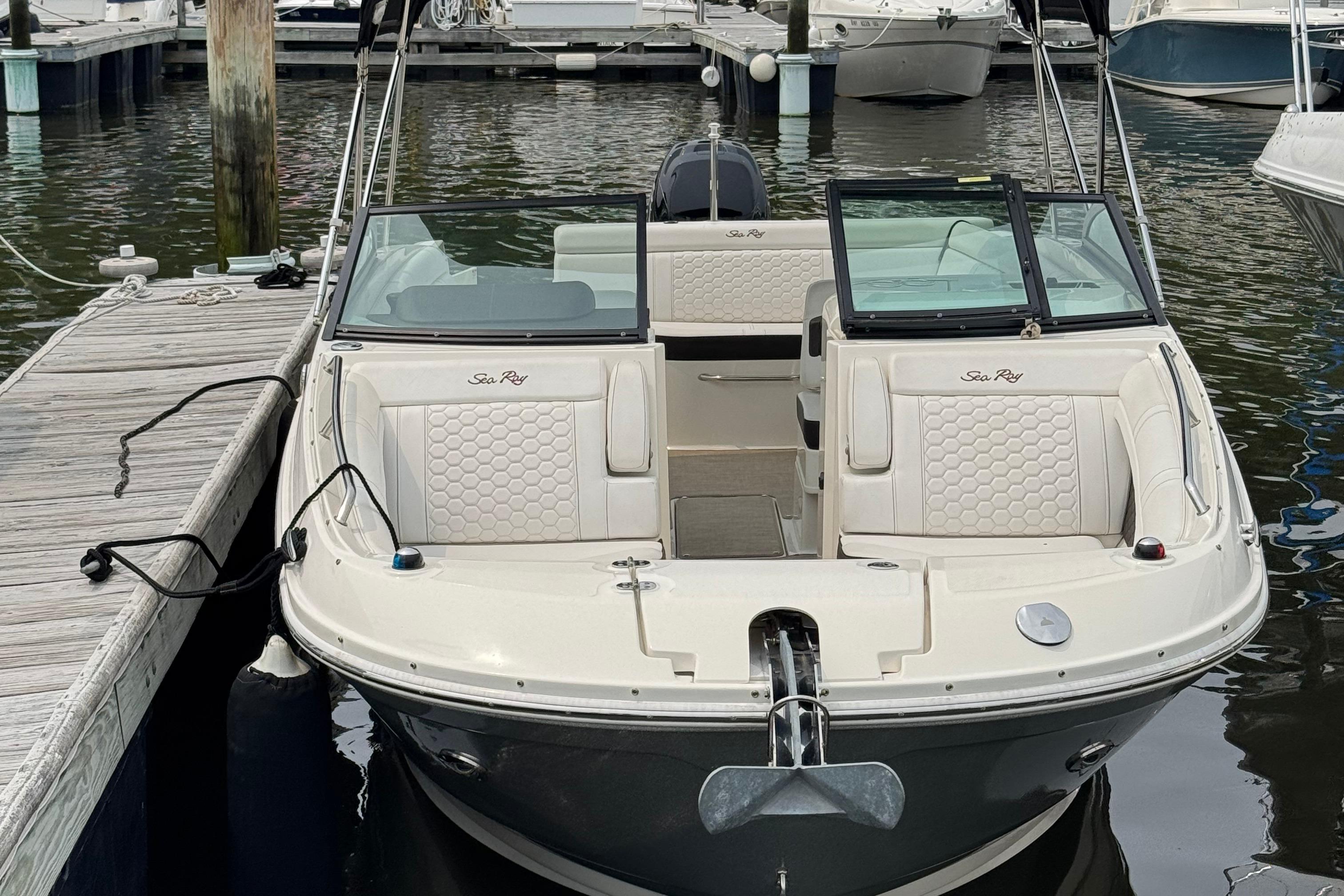 2018 Sea Ray SDX 270 Outboard