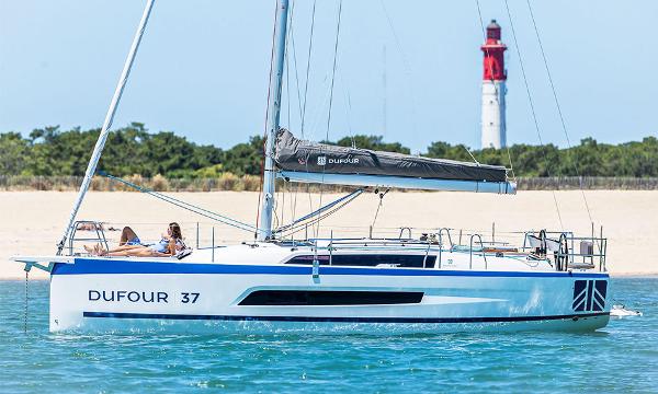 2025 Dufour 37