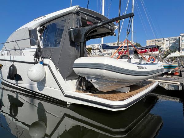 Sealine C330