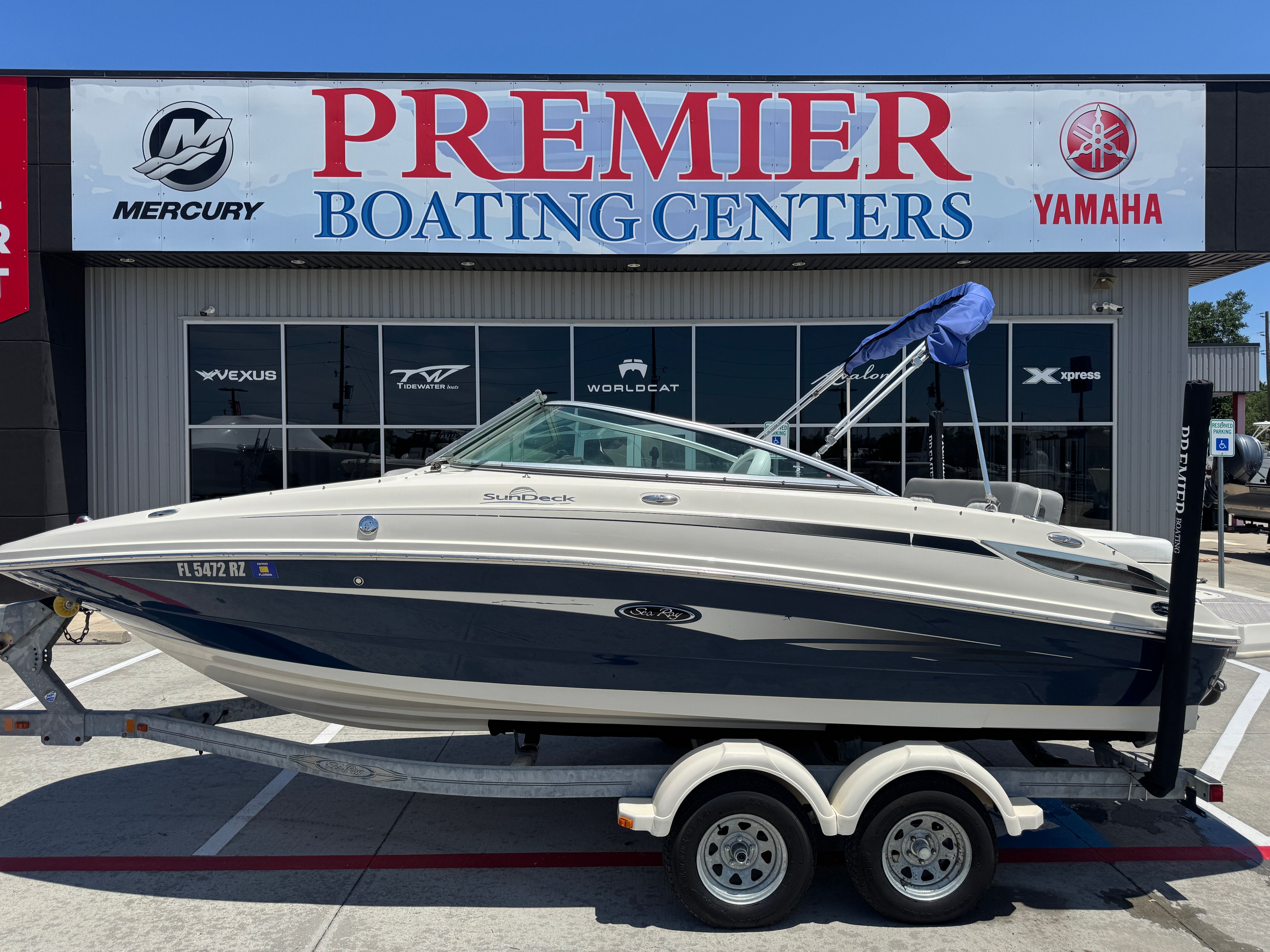 2010 Sea Ray 220 Sundeck
