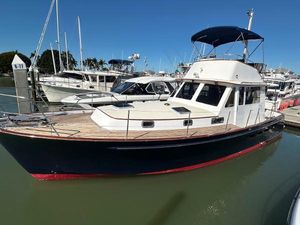 Legacy 40 Sedan 2000 Legacy Yachts 40 Sedan docked, featuring classic design and spacious deck.