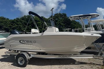 2025 Robalo R180 Center Console
