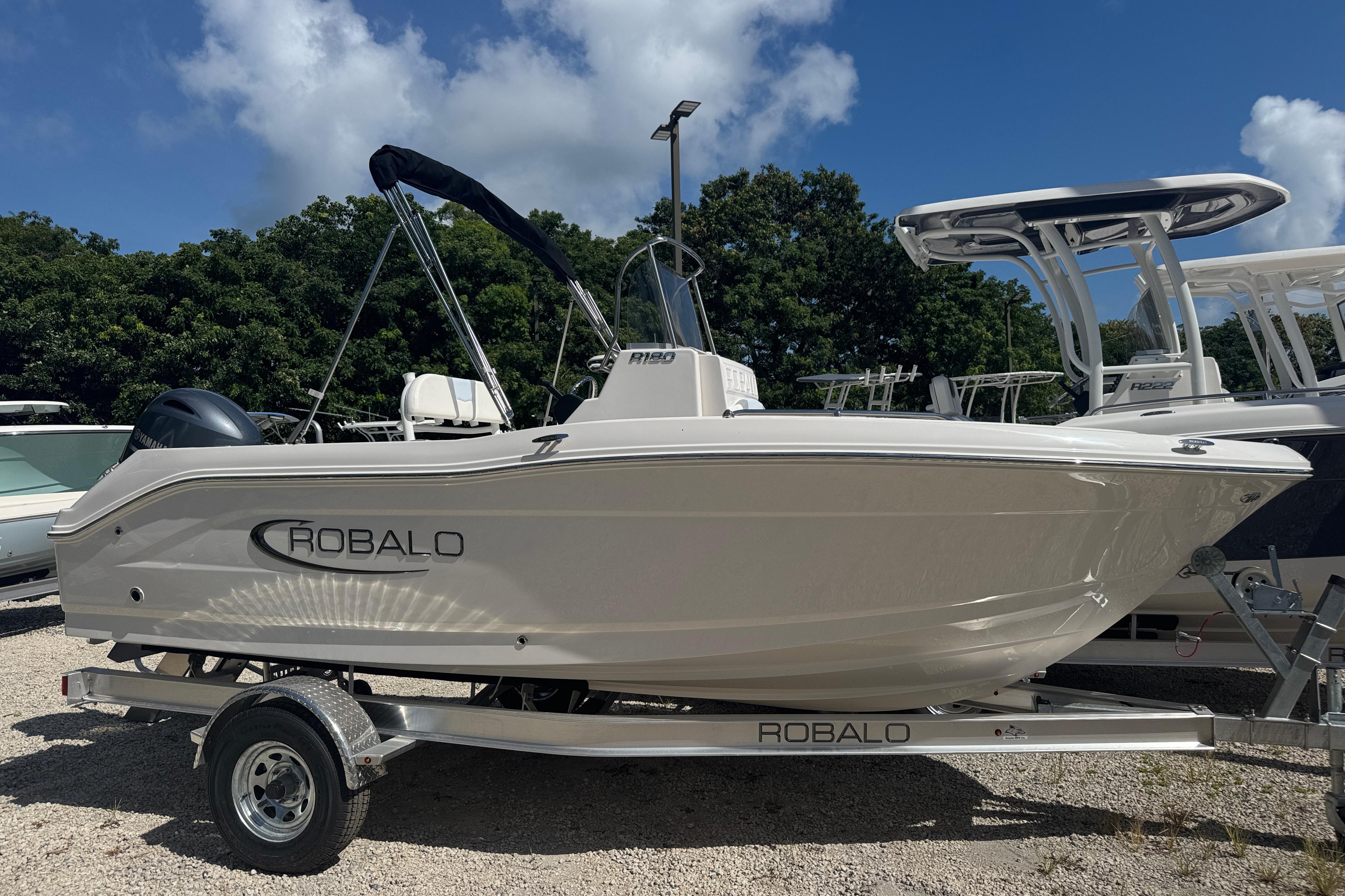 2025 Robalo R180 Center Console