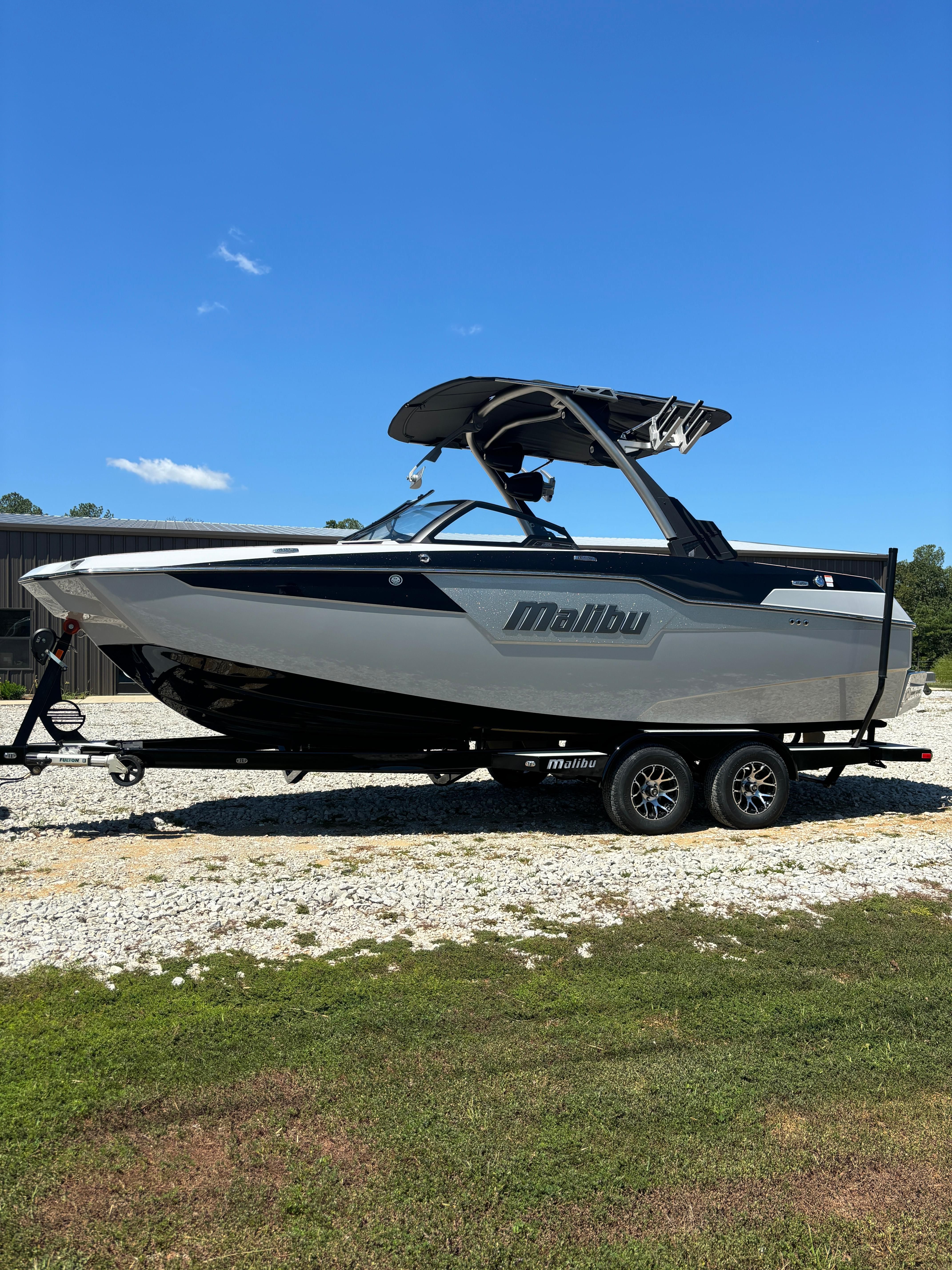 2023 Malibu M220