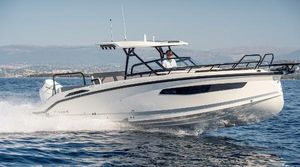 Navan S30 Navan S30 2025 boat cruising on open water, sleek design, sunny day.