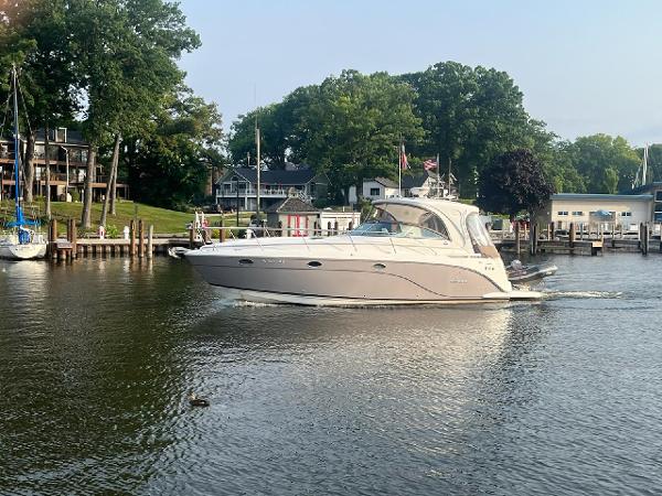 Rinker 400 Express Cruiser 2008 Rinker 400 Express Cruiser on a calm river near docks and lush greenery.