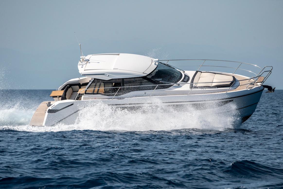 2024 Bavaria SR33