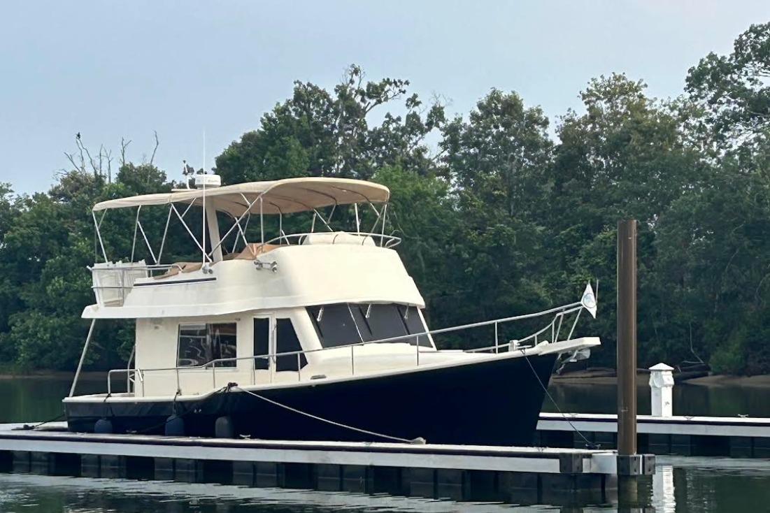 2008 Mainship 34 Trawler