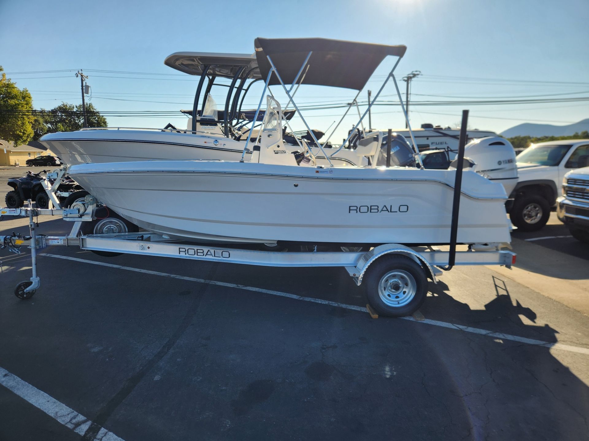 2026 Robalo R160 Center Console