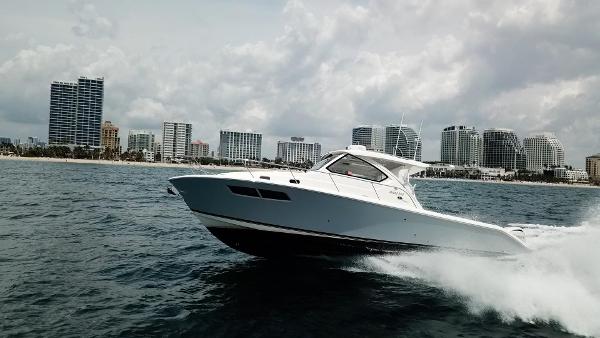 2022 Pursuit OS 355 Offshore