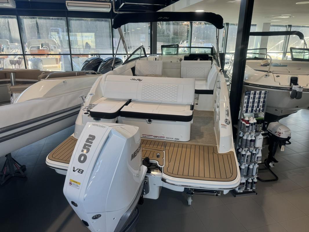 2024 Sea Ray 250 SDX HB