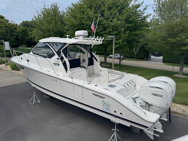 2025 Pursuit OS 325 Offshore