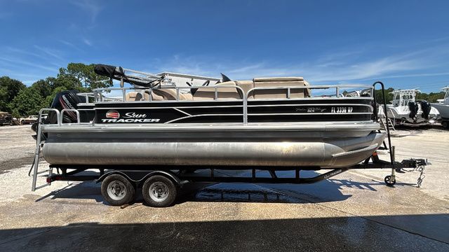 2018 Sun Tracker Fishin' Barge 20 DLX