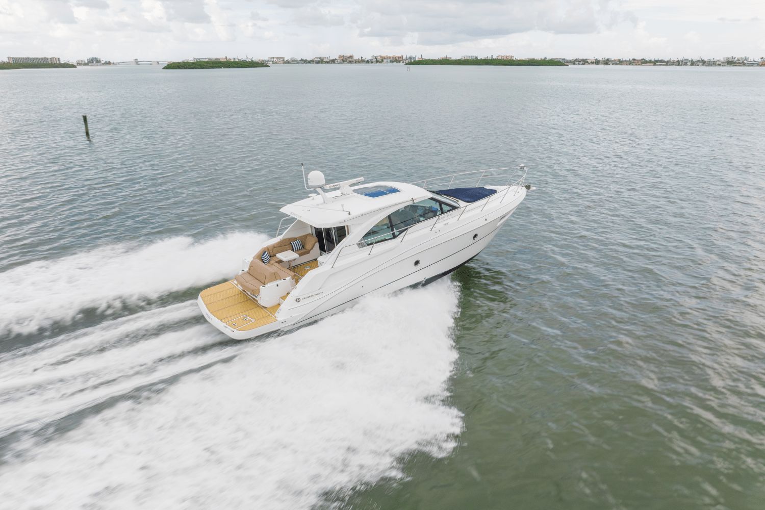 2016 Cruisers Yachts Cantius