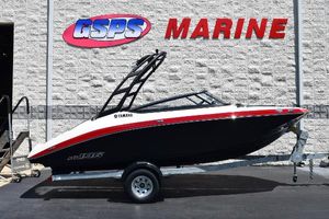 Yamaha Boats AR195 2025 Yamaha AR195 boat on trailer at GSPS Marine dealership.