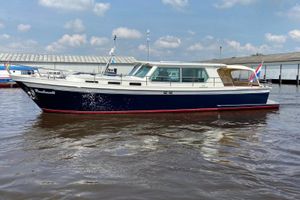 Pikmeerkruiser 13.50 OK Exclusive Pikmeerkruiser 13.50 OK Exclusive 2010 yacht on water, blue hull, white cabin, sunny day.