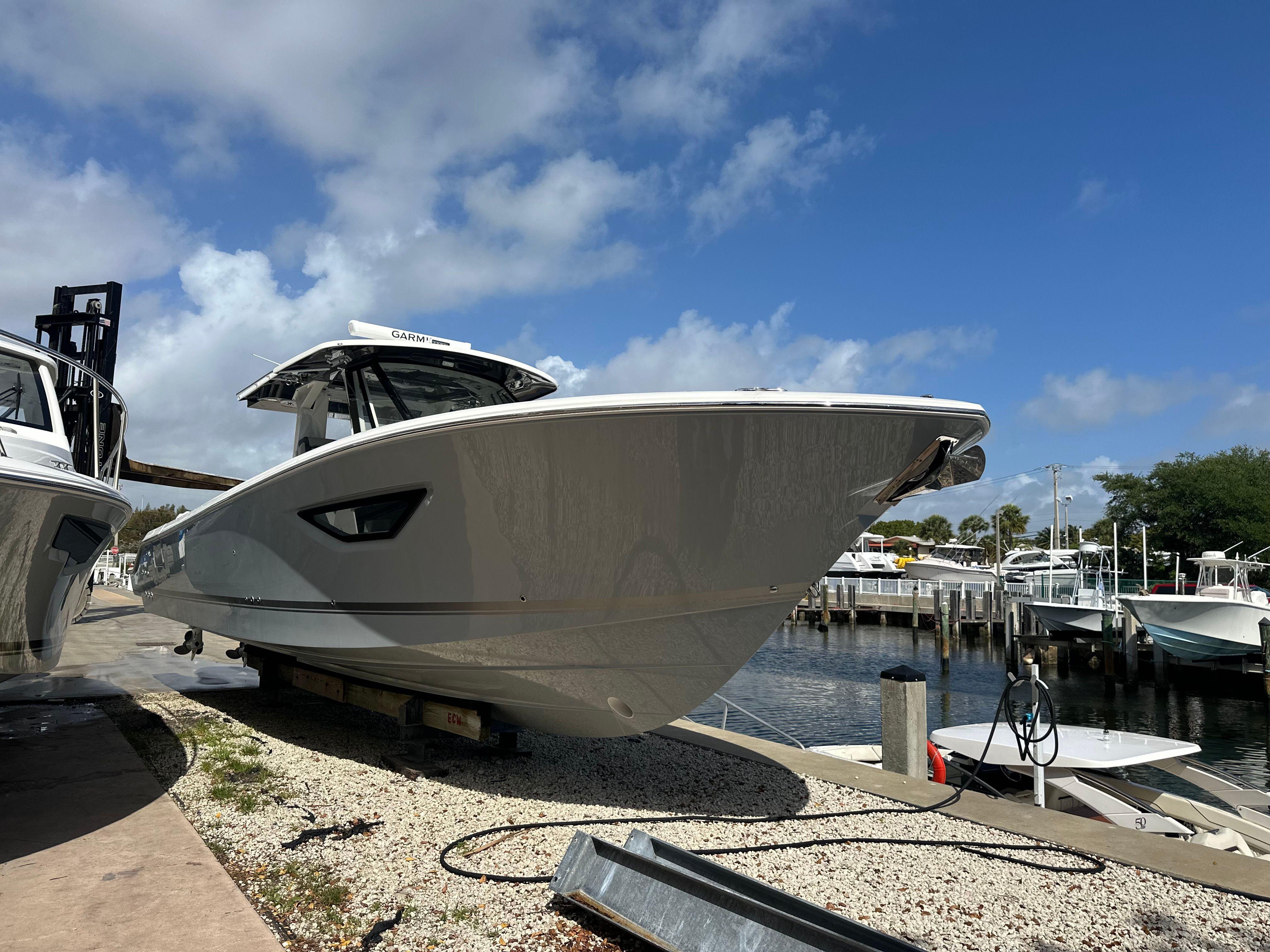 2025 Pursuit S 378 Sport