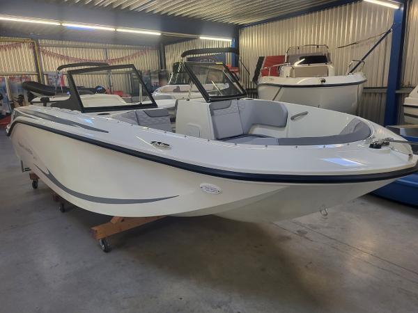 Bayliner M17