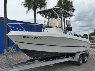2000 Caravelle Powerboats 210 Center Console